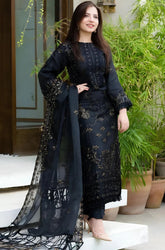 kp515-NISA -WINTER 3PC Khaddar Embroidered Shirt With Chiffon Embroidered Dupatta