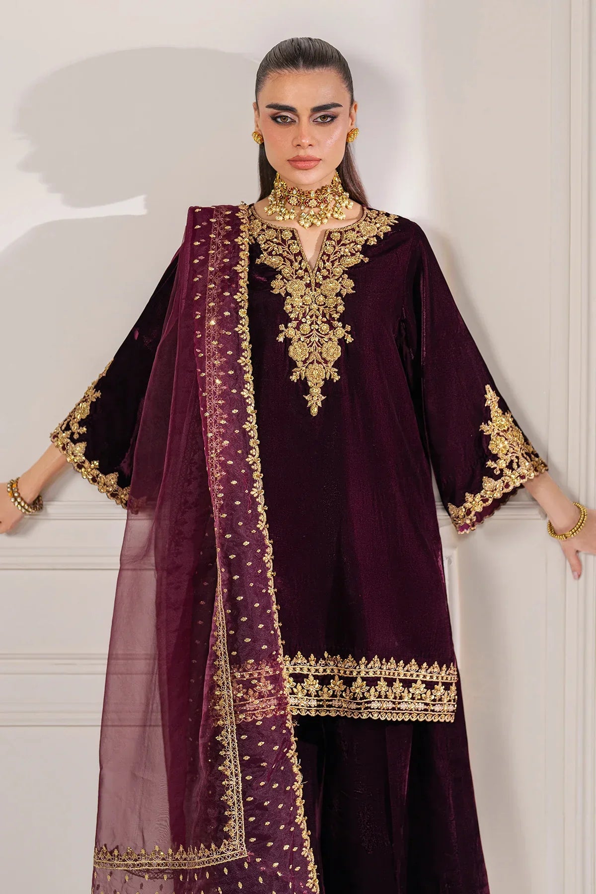 Baroque Embroidered Velvet 3piece suit - 33032
