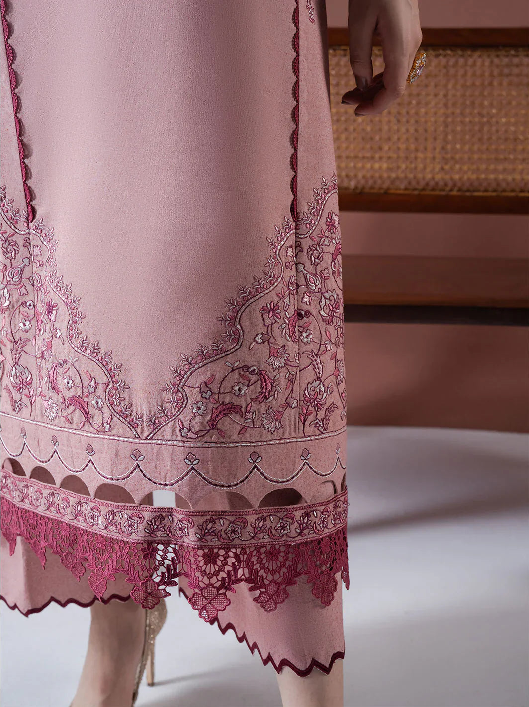 Asim Jofa - Winter 3PC Dhanak Embroidered Suit - kp3384
